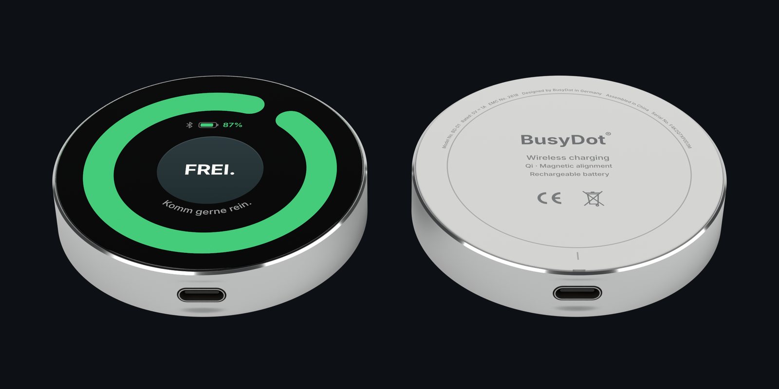 Zwei Dots auf dunklem Grund: links die Vorderseite mit grünem Ring und „FREI.“ in der Anzeige, rechts die helle Rückseite mit Schriftzug; unten jeweils die USB-C-Buchse.